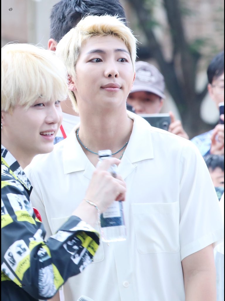JaPaN_NaJa's tweet photo. ไม่มีใครชิป คู่ rapperสายชิคคู่นี้บ้างหรอ55คือก็ดูเข้ากันดีนะ555 #rapga #yoonmon #BTS #방탄소년단 #Rapmonster #SUGA *บ้างรูปเจอในทวิตขออนุญาตนะคะ https://t.co/nH2bUKjOAD