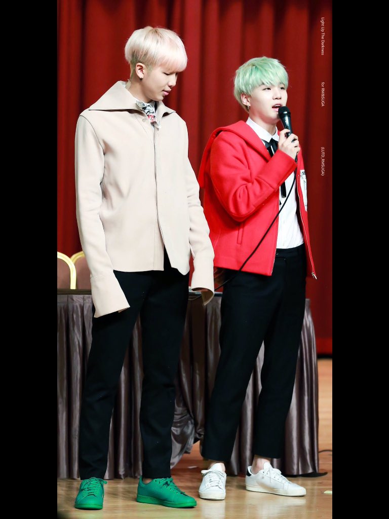 JaPaN_NaJa's tweet photo. ไม่มีใครชิป คู่ rapperสายชิคคู่นี้บ้างหรอ55คือก็ดูเข้ากันดีนะ555 #rapga #yoonmon #BTS #방탄소년단 #Rapmonster #SUGA *บ้างรูปเจอในทวิตขออนุญาตนะคะ https://t.co/nH2bUKjOAD