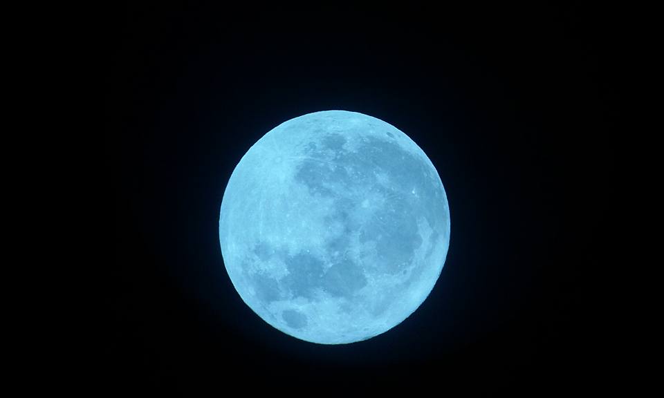 FOX21News's tweet photo. Last night's hunter's moon was a sight to see! (📷: Chris Watling) https://t.co/oaIBg8fpB1