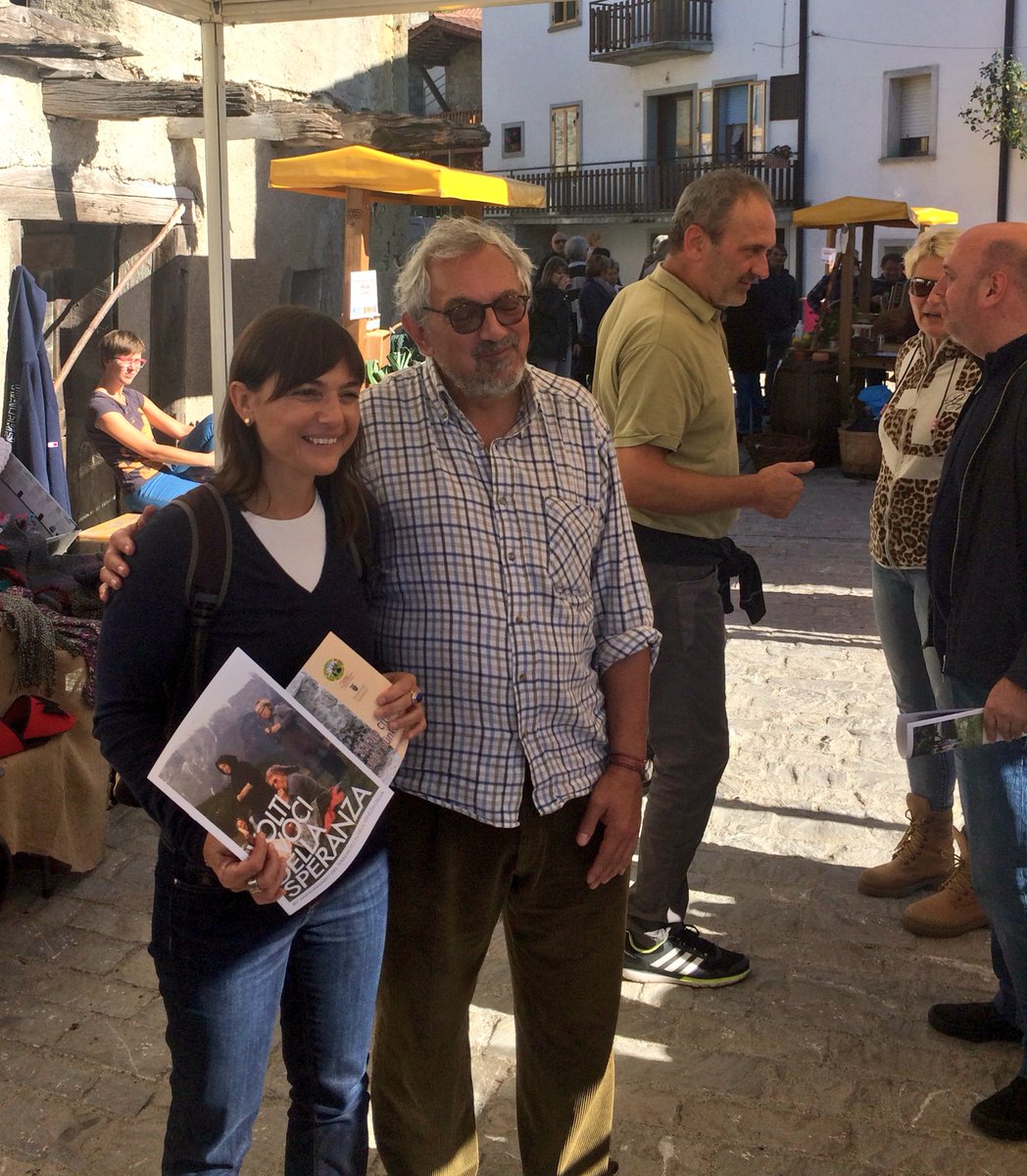 serracchiani's tweet photo. Grazie a volontari e istituzioni Tribil Superiore (UD), splendido scorcio di #FVG, si anima con Burnjak, tradizionale festa delle castagne https://t.co/hGXzO0GS5f