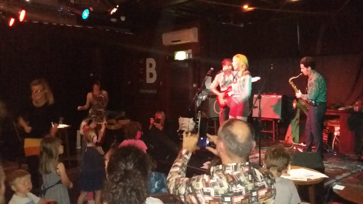 It's all happening at #thebrunswickhove <a href="/YouthAnthemsBN/">Youth Anthems BN</a> what an #amazinggig with <a href="/Daren68/">Daren</a>