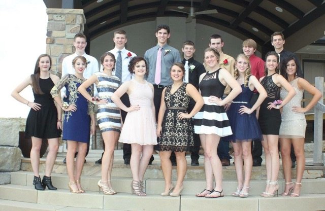 peytondbanks's tweet photo. Hoco 2016 ππ #MomentsofGold1617 https://t.co/2qg7t2rl05