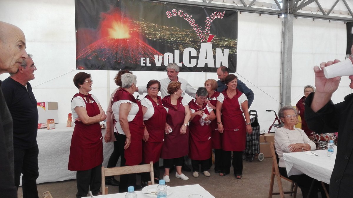 MiquelLupy's tweet photo. Festes de Ca La Guidó, moltes gràcies a tots els que les feu possible, especialment a l'associación El Volcán#calaguido# Blanes https://t.co/6wxSiT1U6S