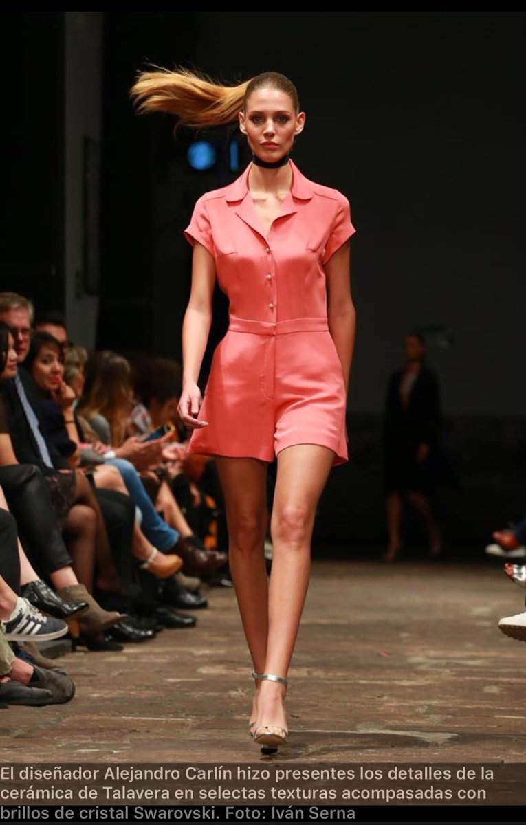 Seicento PV17 con detalles de <a href="/swarovski/">swarovski</a> como los botones de perlas de Swarovski aplicados en las prendas. #Swarovski #MBFWMx @modareforma