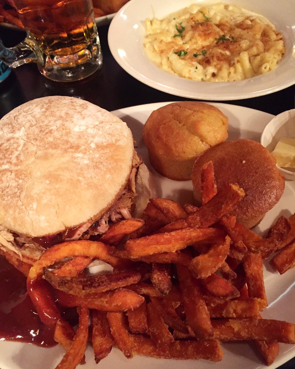 ldnchecklist's tweet photo. #Foodporn of the highest degree. #bbq #bodeansbbq #london #pulledpork #sundayfunday #getsome #londoneats #bbqgame #footballfood https://t.co/WaVoQoaFPP
