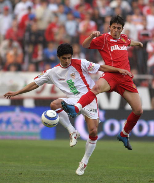 Renato Dirnei (<a href="/Renato_11/">Renato Florencio</a>) pugna el balón con David Villa (<a href="/Guaje7Villa/">David Villa</a>) en la temporada 2004/2005 vs Real Zaragoza (0-1)