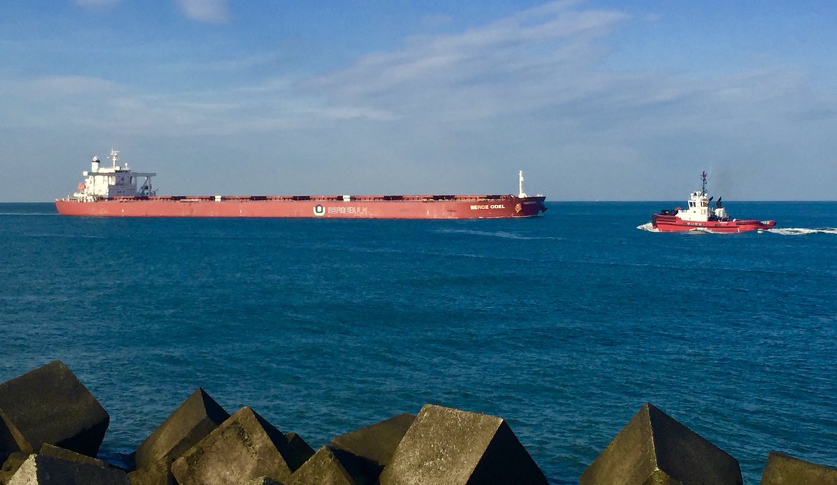 HansvEwijk's tweet photo. Berge Odel binnenkomend voor #Ertskade #portofrotterdam https://t.co/DLmpKFvusQ
