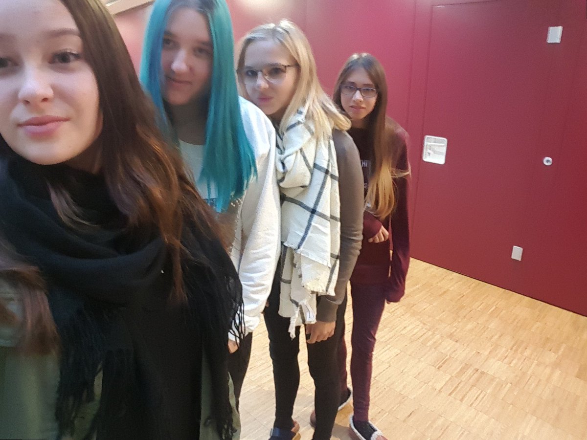 Tamii_scorpio's tweet photo. #malmalrewi ich bin die in blau https://t.co/UiYKzC9hN1