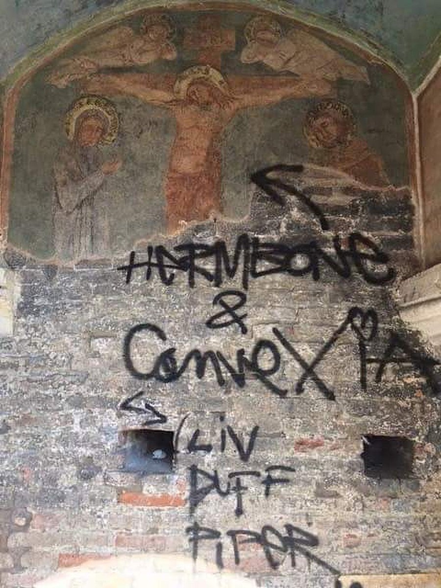 #italisfregiata Chi ha fatto questo merita mani mozzate. Affreschi del '300 a San Lorenzo a #Vicenza. Segnalate: italiasfregiata@gmail.com