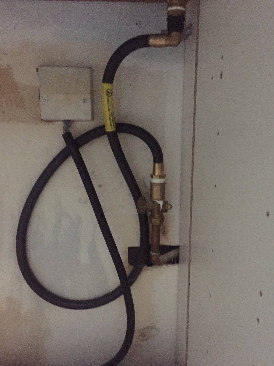 FailsafeHeating's tweet photo. The little things we find lurking behind a oven. Just hire a professional and we will do it right!They didn't even secure down. Surprise!! https://t.co/3bT3EsWOIA