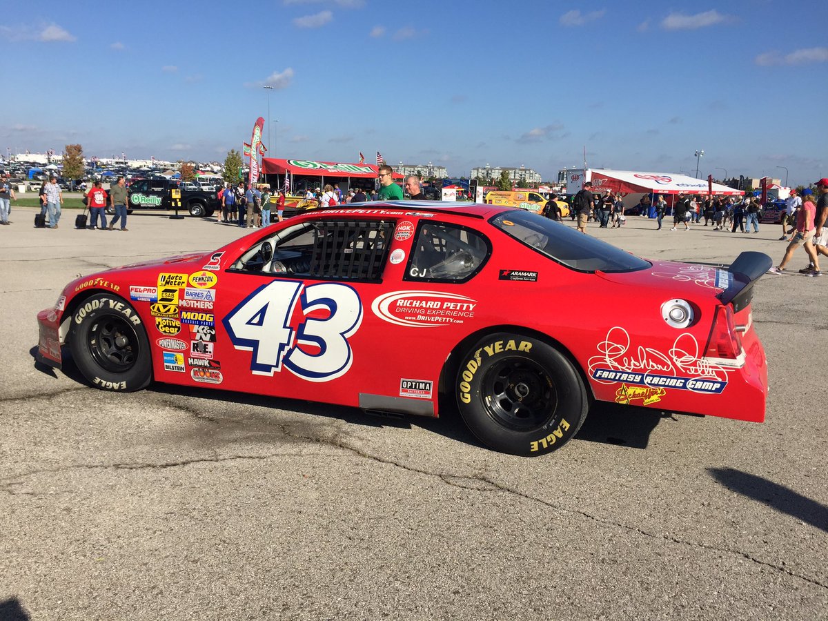 kansasspeedway's tweet photo. This is the #kssgiveaway location! Bring your selfie here. https://t.co/82FlRD3yWz