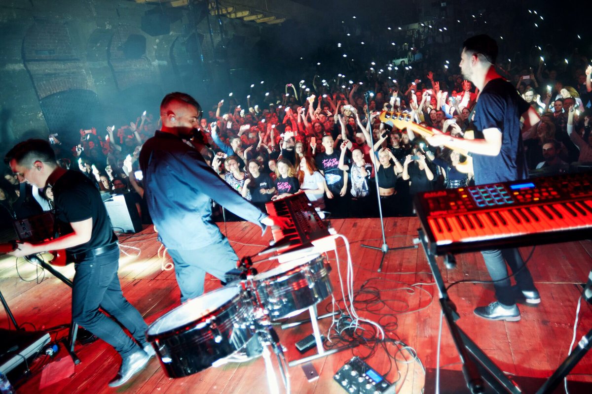 Antonionni's tweet image. Сегодня в 22-30 на @tvrain смотрите концерт @tvrain из @gogolcenter #teslaboy