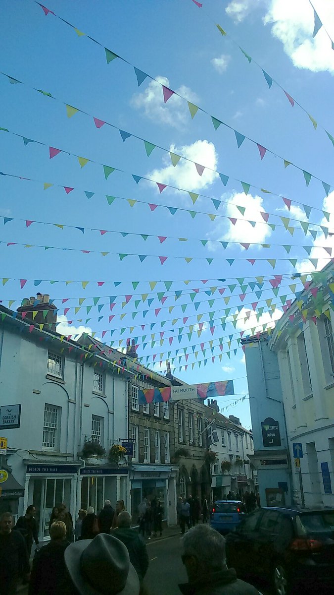 PrettyDoorCo's tweet photo. #Beautiful day in #Falmouth! Bit of crafty #shopping, #tasty #lunchout, #seaair! 💙 https://t.co/N3MQb5gOxN