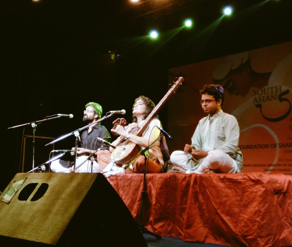 JaipurSufiFest's tweet photo. Tonight #Sufism is shining Bright &amp; the full moon seems to be fading its light!!
@vipulrikhi &amp; Shabnam Virmani's amazing performance
#jsf16 https://t.co/eFMMJ26PPx