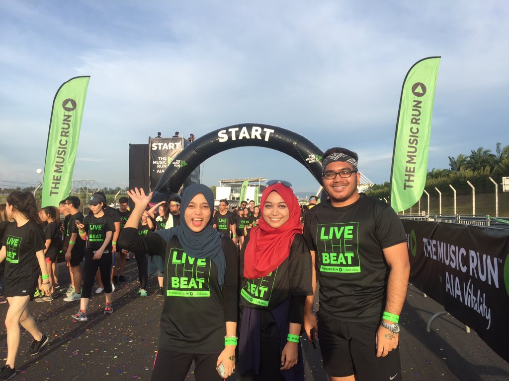 alyaadzhar's tweet photo. @sitiariffins hi siti ๐๐ป we miss you #internbuddies https://t.co/FMahFZc7ka