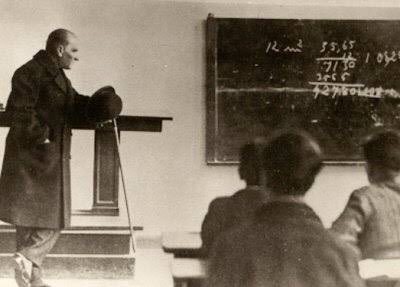 ial1888org's tweet photo. 91 yıl önceki ziyaret ve bugün
#İzmirAtatürkLisesi #anıtkabir https://t.co/J9SmU0Cg8h