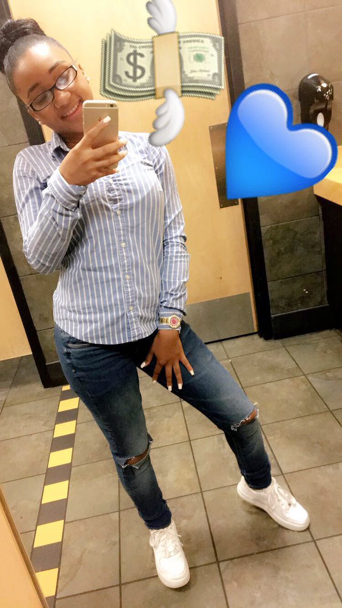 kala411's tweet photo. Who said I was ugly ?💙😊 https://t.co/6Zp395xOO5