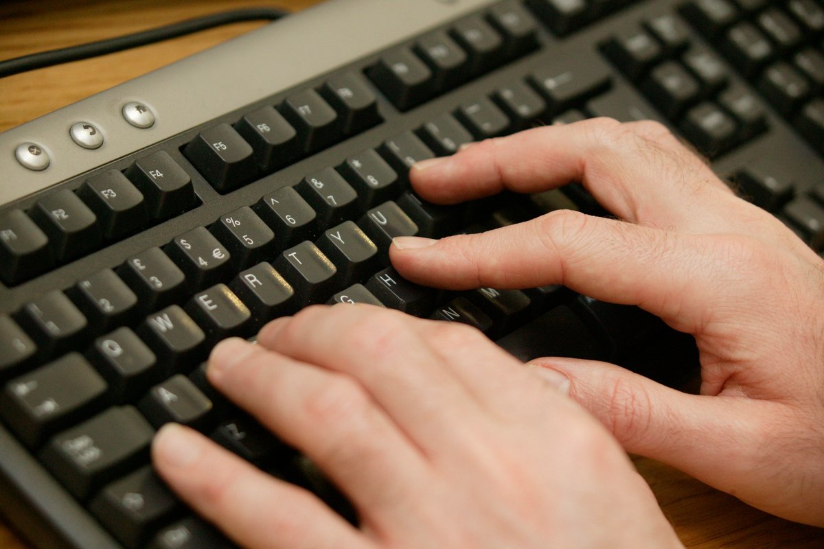 ScotParl's tweet image. There's one day left to apply for our Client &amp;amp; Desktop Services Senior Specialist #IT vacancy - deadline Monday 5pm ow.ly/JwUS305bPku