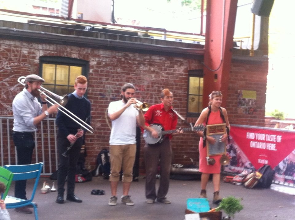 Ragtime and farmers food <a href="/Ebw/">ALI🇸🇦</a> #sundaymarket today til 3!