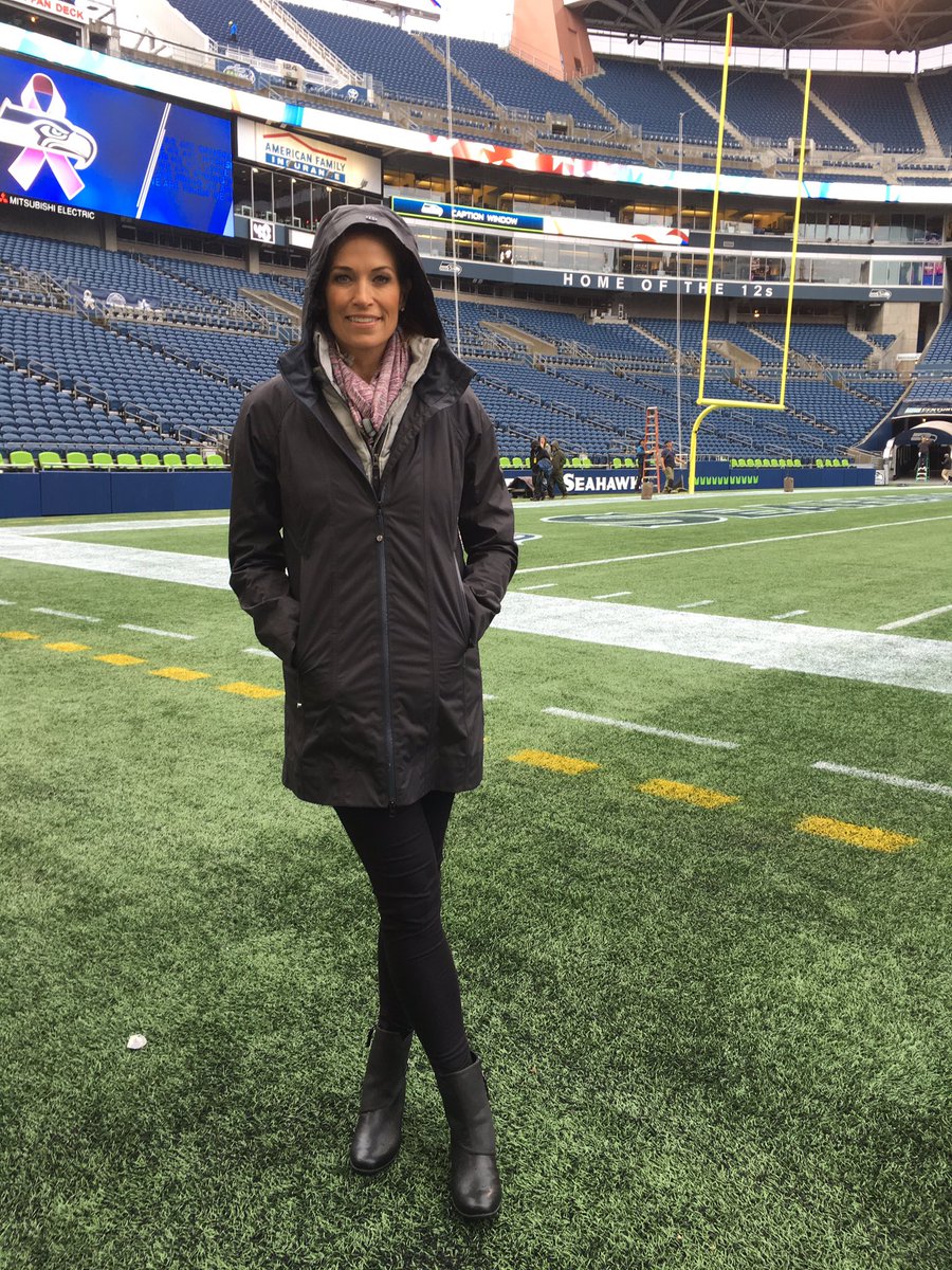 Alex_Flanagan's tweet photo. Rocking my waterproof @swshoes boots in Seattle! https://t.co/bd5Hbn8Pbr