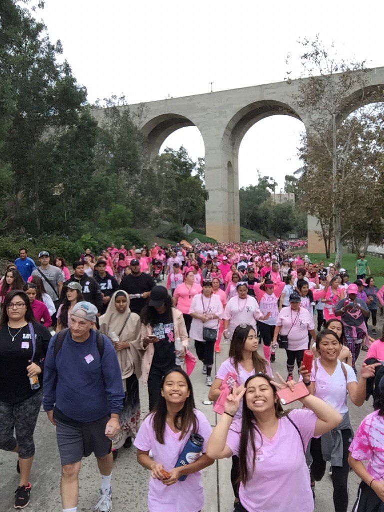 kmichaelkeefe's tweet photo. #MakingStrides #teampaula Thousands in San Diego walking for a cure! https://t.co/zzhyC8Zroq