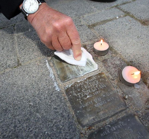 Vorgemerkt: Aufruf zur großen Putzaktion der #Stolpersteine am Gedenktag #9Nov! Mitmachen und weitersagen! #keinverblassen #Demnig