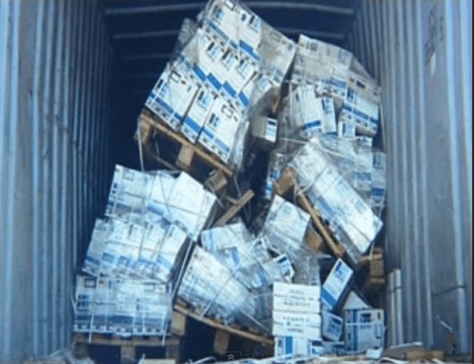 cargo_tuff's tweet photo. THIS CAN BE AVOIDED! Eliminate damaged freight with dunnage airbags! #damagecontrol #damageprevention #dunnageairbags #Loading #CargoTuff https://t.co/1ovvgtfpjh