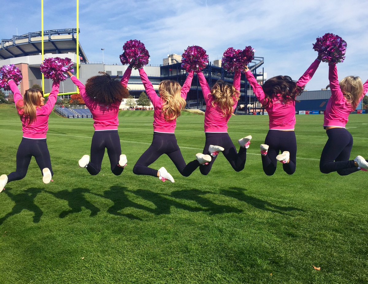 PatsCheer's tweet photo. Jumping for joy, LET'S GO PATS! #CINvsNE #patriots #bca https://t.co/iPtr98Ar8h