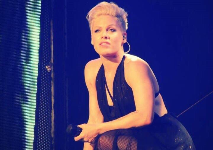 LilouPink_'s tweet photo. Lovely Mama @Pink❤️👌🏼 #TTALT #ThrowbackPicturesPink https://t.co/K6llYlcqPg