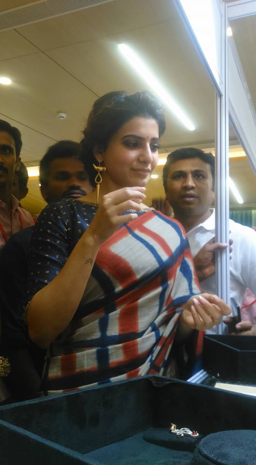 me_saaiii's tweet photo. #Jewelone salem showroom  launch @Samanthaprabhu2 https://t.co/YngDFyvUCT