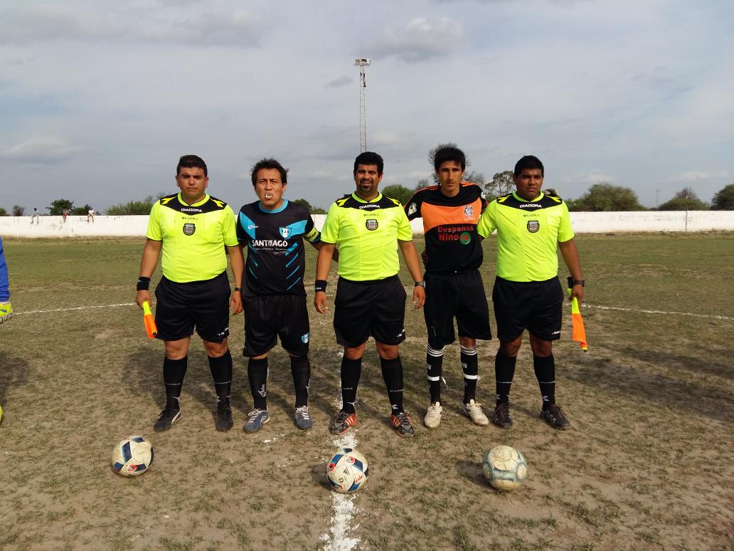 NotiQuimili's tweet photo. #LigaQuimilenseFútbol Por la #GranFinal en el primer juego #JuventudUnida le ganó 2-1 a #Talleres se define el próximo fin de semana. https://t.co/MzljlPe4wc