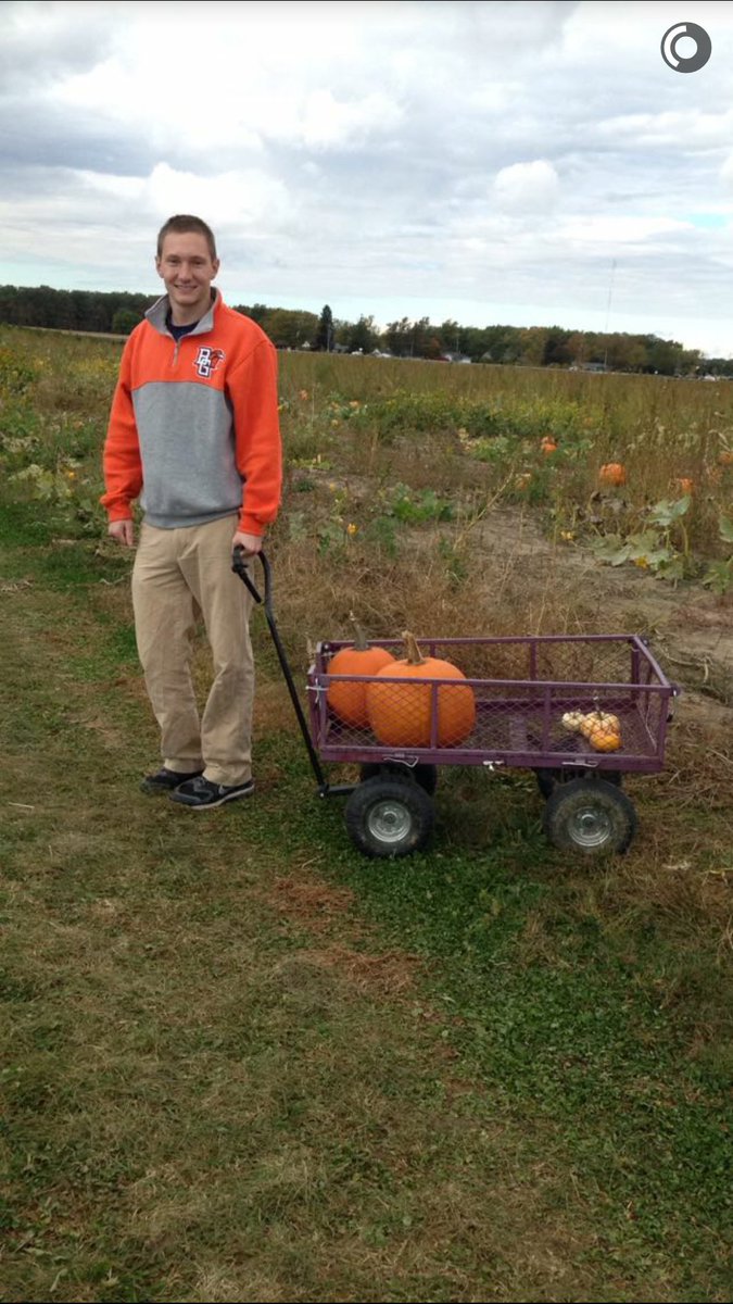 JoshuaKitchen13's tweet photo. "I'm excited for fall weather, big sweaters, pumpkin carving, haunted houses and pumpkin spice lattes" - @PeteyS_14 https://t.co/1xEip9mjwJ