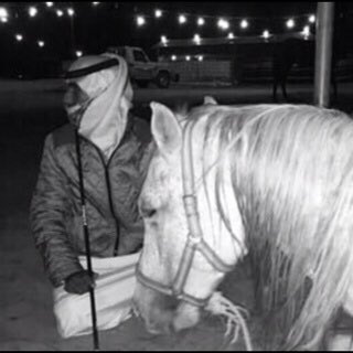 8___880's tweet image. ماجور ياقلبن جفاك الصحيبي
ولاباس ياعينن عمتك القطاعة
ادري دواك بقرب ذاك الحبيبي
لكن عزيز النفس يملك قناعة
#بوحي
#قصيد_ابيات_شعر_السعودية