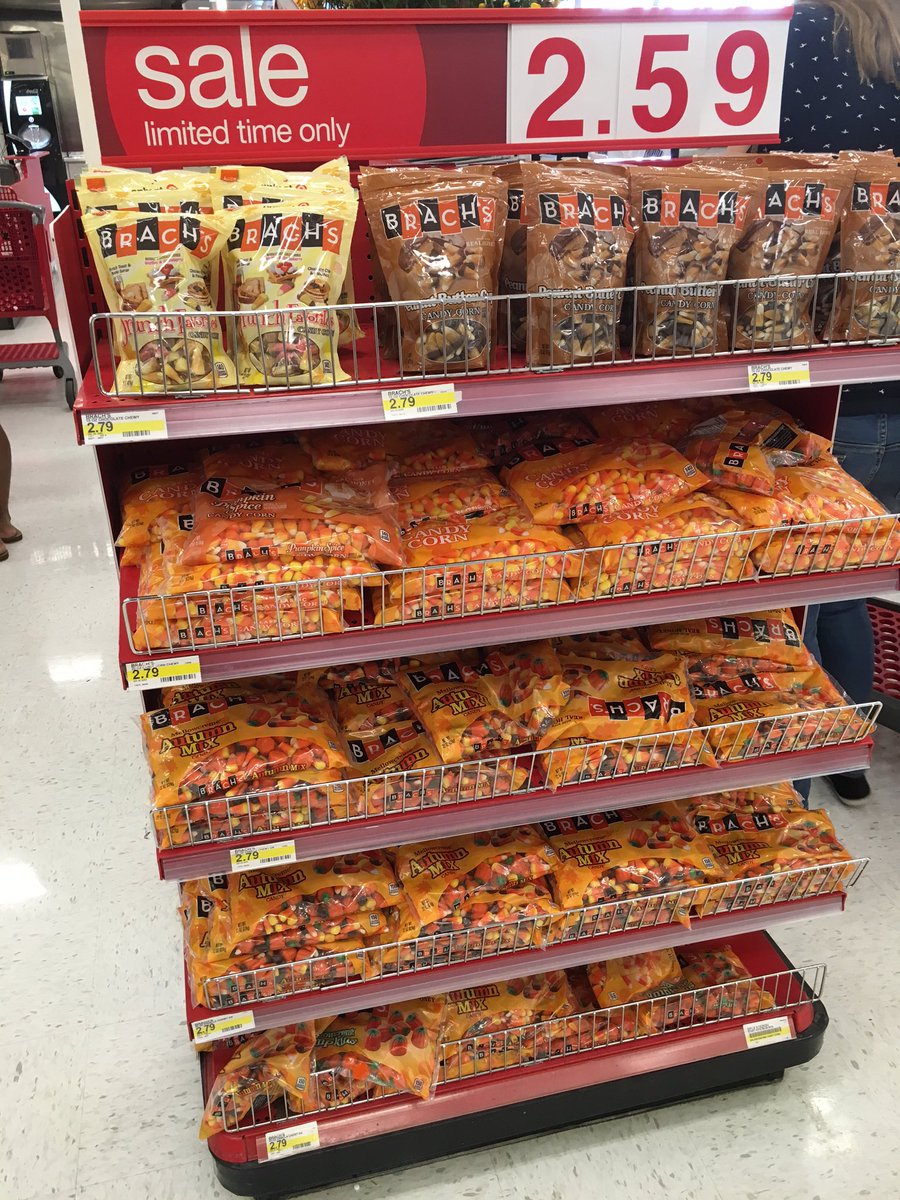 KariKiper's tweet photo. Another #LittleLegend @alxks owning his business and space. 🙌🎯 Giving our guest what they are looking for. 🎃🍬 https://t.co/Bl7uXQ8EaY