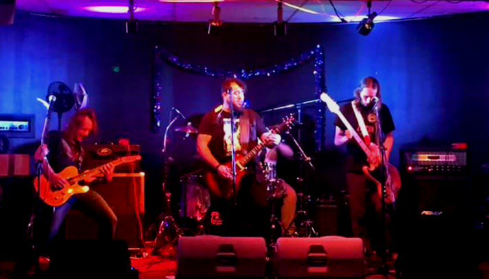 4DazeDeadMusic's tweet photo. Last night at Burn Fest in Albany GA. #4dazedead https://t.co/ODmNN7gfaU