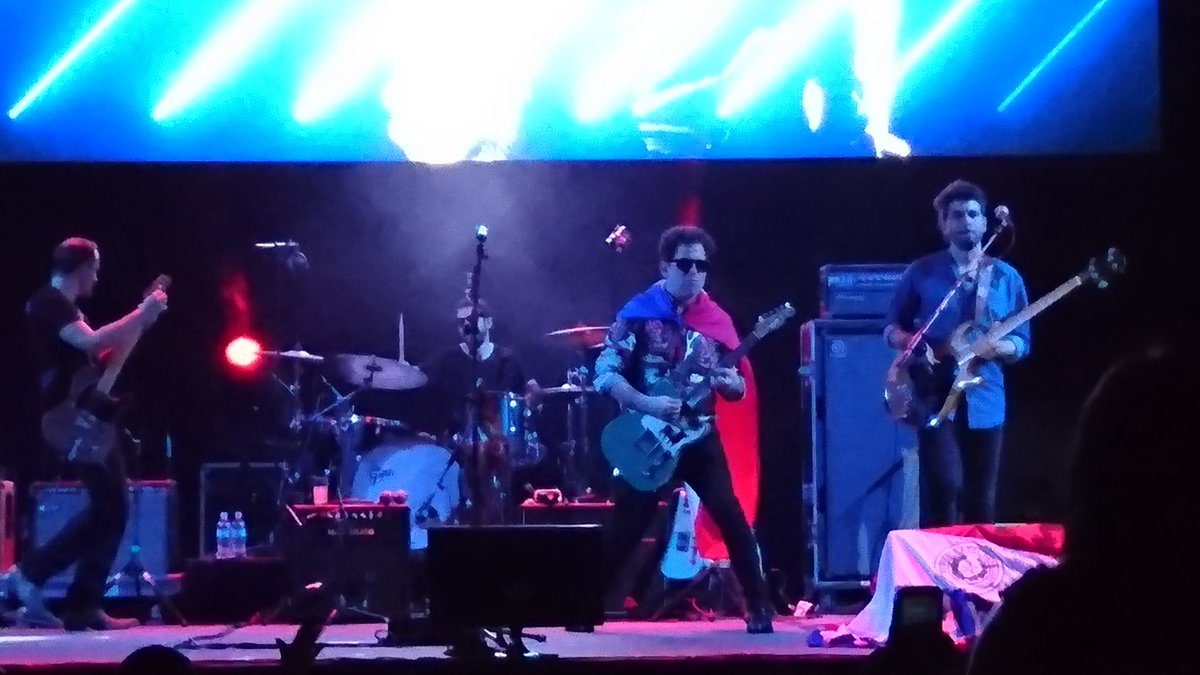 gayofi's tweet photo. @Barksdale666 estuviste enormeeeeee anochee! Mucho rock! Volvé pronto! #CalamaroEnPY https://t.co/c0qZRyoHVr