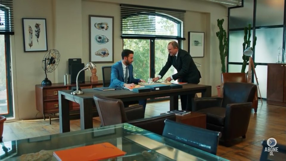 KaskOmerr's tweet photo. Hee 😮 E bir tadına bakalım o zaman seni de kırmayalım sabah sabah 😏😉😆
#kiralıkaşk https://t.co/Vub57vdRpv