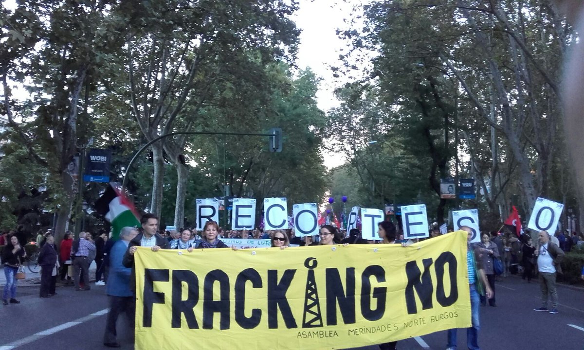 FrackMerindades's tweet photo. No a la esclavitud de las multinacionales.  No al #fracking. #niCETAniTTIP. Unidas lo lograremos! #SOSMerindades @MadridMarchas22 @NOalTTIP https://t.co/4fV0pguzCT