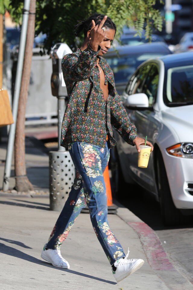 neydague's tweet image. Seeing my ex in public like