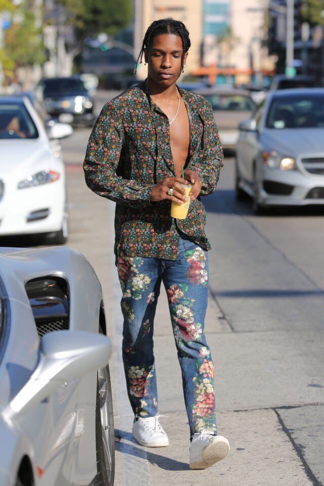 neydague's tweet image. Seeing my ex in public like