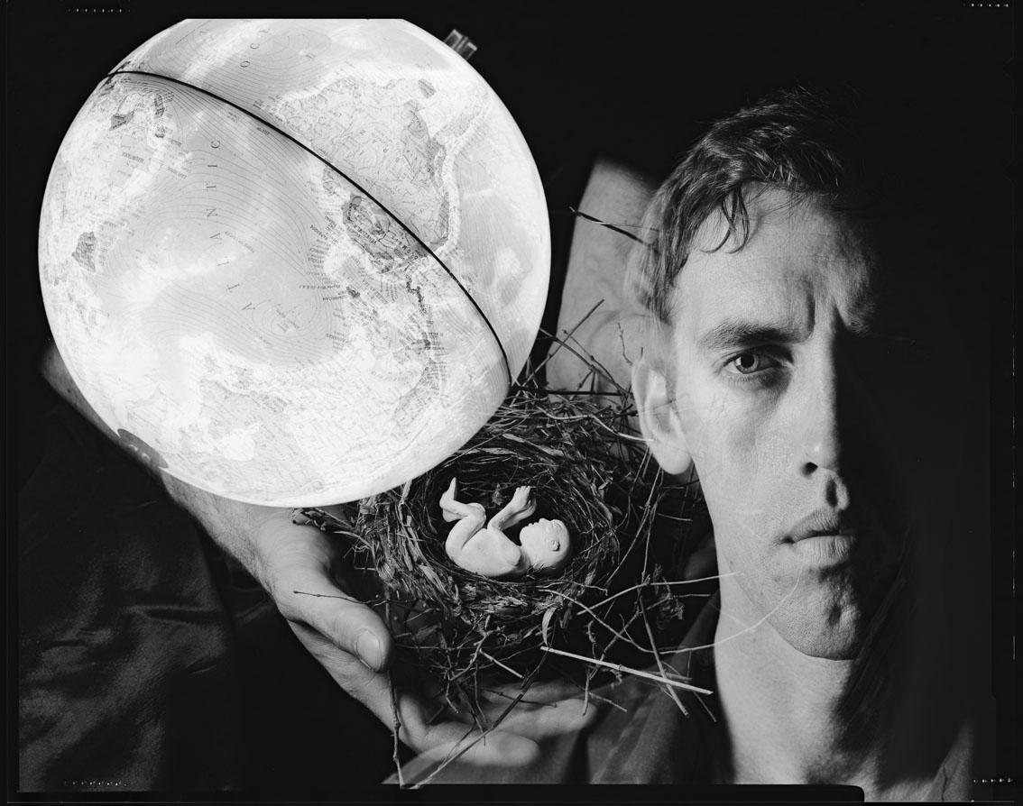 heretikradikal's tweet photo. this is a song for angels
these are the hands
that are filled with veins

(David + Nest + Globe)
1989 by #AndreasSterzing #DavidWojnarowicz https://t.co/zBQxiC4sZS