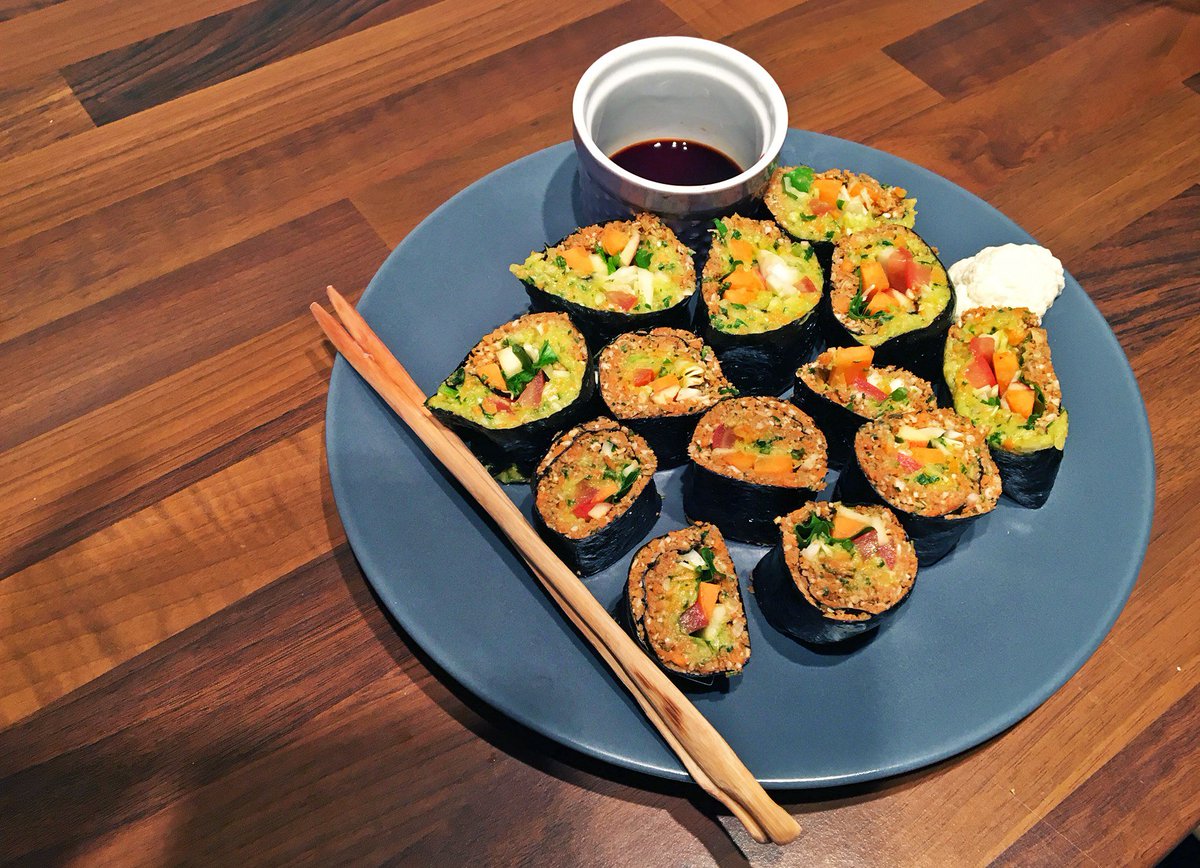 4preciouslife's tweet photo. Raw Nori rolls, with homemade raw Wasabi, only soy sauce is not so homemade.. working on it.
#vegan, #raw, #healthyeating, #vegansushi, https://t.co/LRdD37cPWO