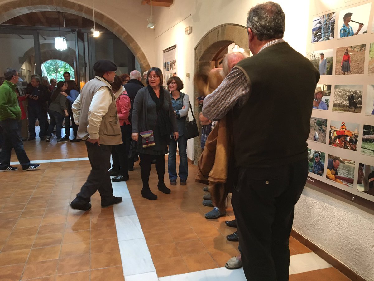 BeyondBCN's tweet photo. Escoltant les explicacions d'en @MartiBoada a l'exposició dela Rectoria Vella de Sant Celoni @mediambientcat @sosteniblecat @CREAF_ecologia https://t.co/E6WwC7dHZ0