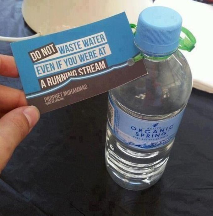 Medeniyet bu olsa gerek... Avusturalya'da suyun önemi Peygamberimizin hadisi ile anlatılıyor...