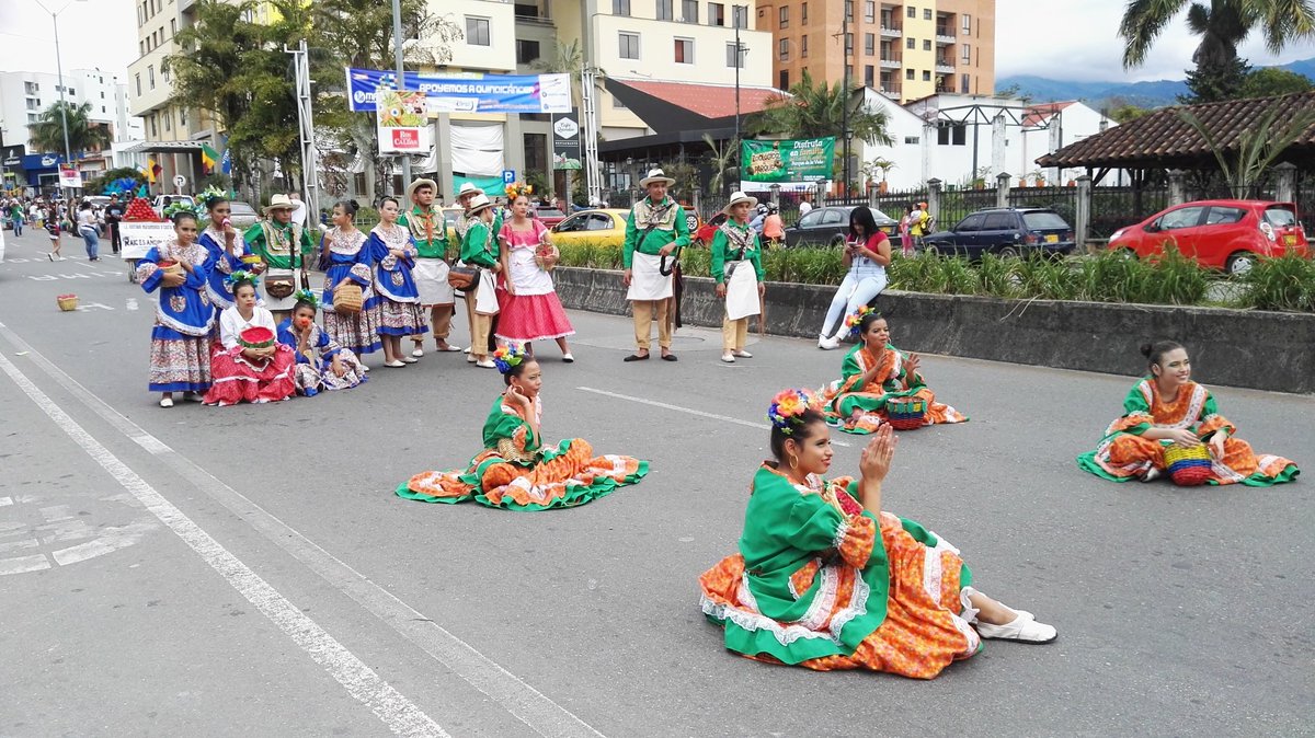 AlcaldiaArmenia's tweet photo. 1500 artistas listos para rendir homenaje al Paisaje Cultural Cafetero en el #DesfileCuyabro en las #FiestasDeArmenia127Años https://t.co/hOzOXw3NJF