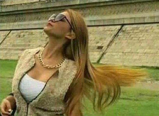 —Mama, voy a salir
—Con permiso de quien?
—El de mi papá