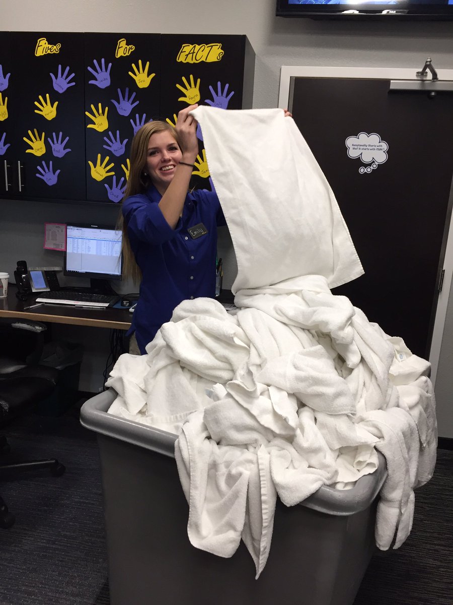 EmilyChrls's tweet photo. Our front desk is always happy to help out in laundry! #HandsOnHamptonality https://t.co/eS3RhODLLG