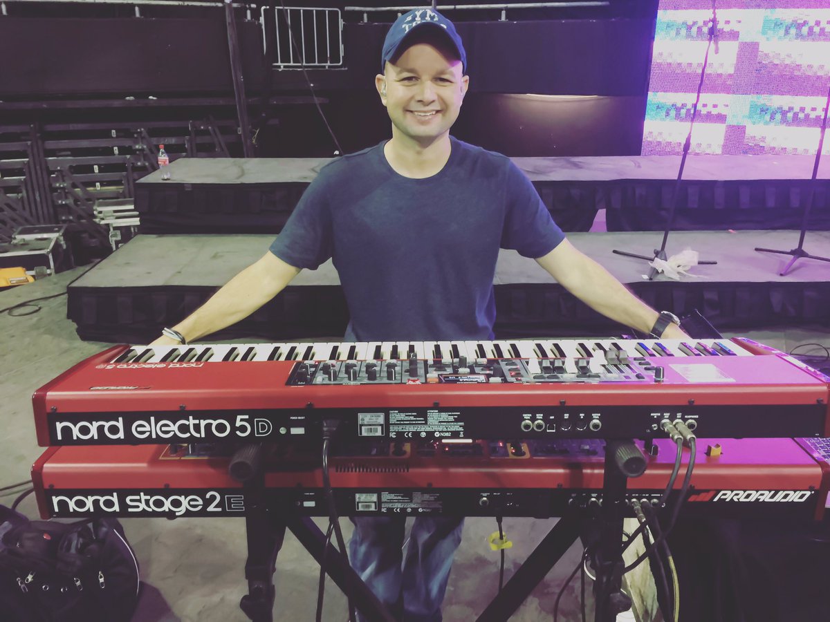 LuiggySantiago's tweet photo. todays gig with my favorite keys...#iseenord #nordartist #nordendorser #electro5d #stage2 #stage2ex #theoriginalredkeyboards https://t.co/xcLAeu32qk