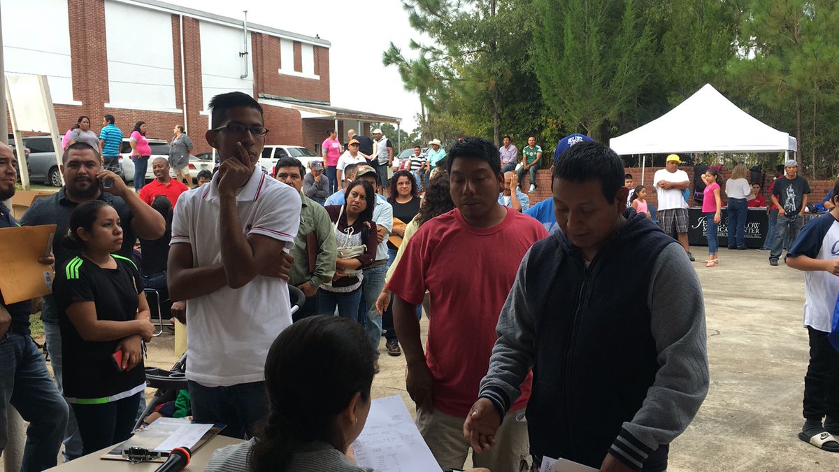 ConsulMexOrl's tweet photo. Más de 280 connacionales atendidos en dos días de #ConsuladoMóvil en #Quincy #FL https://t.co/2YY3LTvL3J