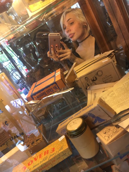 Dope ass #oddity shop i adventured into today. https://t.co/YbgAnHq4XC<a href="/tag/oddity"class="tags">#oddity</a>